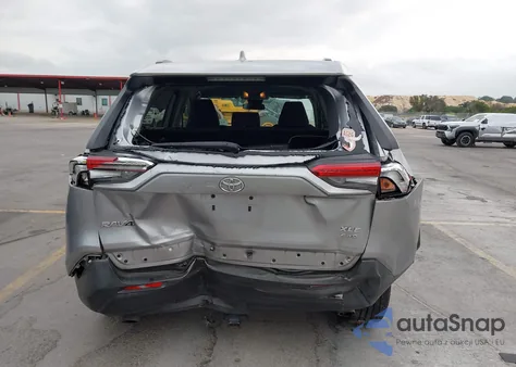 2020 Toyota Rav4 Xle z USA, uszkodzony, nr VIN 2T3P1RFV3LC097537